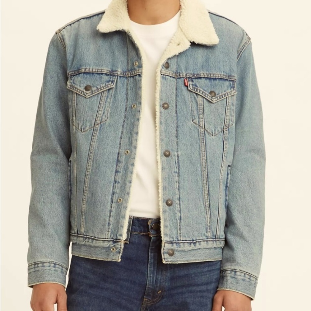Levi Strauss Denim Trucker jacket lined with Sherpa -men’s Medium